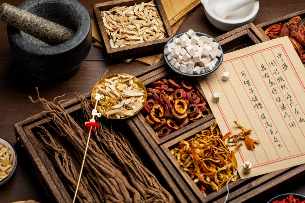 水藥調理

針對現代人常見的肩頸痠痛、壓力失眠、婦科調理等問題，以針灸與中藥恢復身體自然平衡。